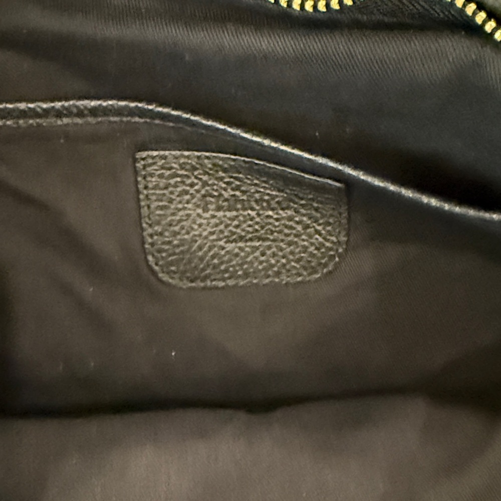 Flattered hobo shoulder bag black pebbled leather Revolve gold zipper - Picture 5 of 5